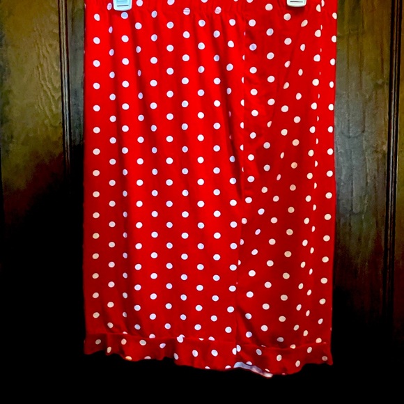 Red and white polka dot mini skirt, with elastic waist band. Size 3 XL. - Picture 2 of 3